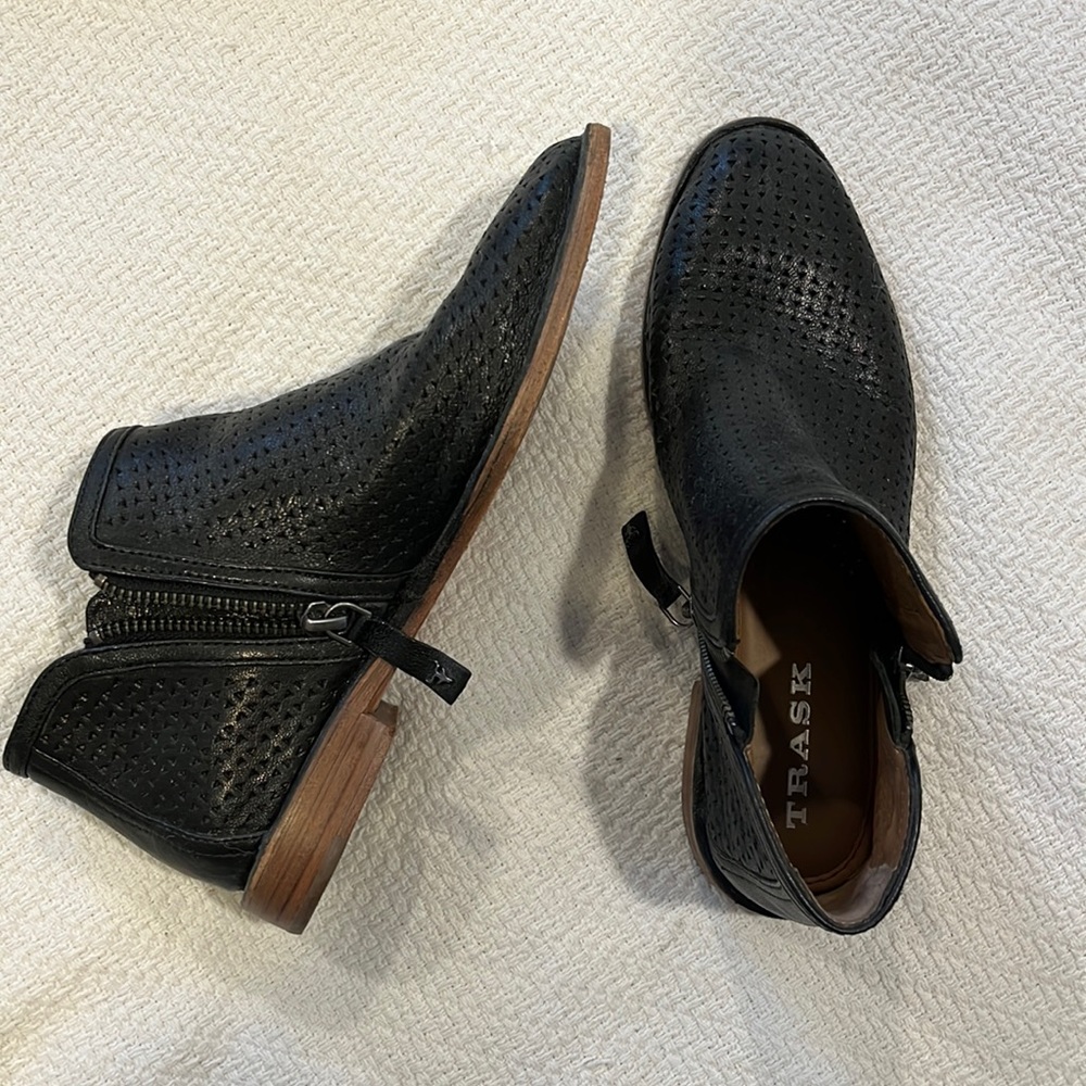 EUC TRASK ankle boots. 6.5